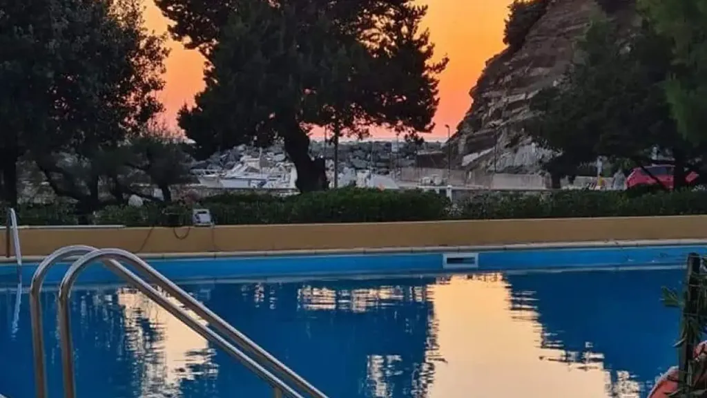 Bassein - Seafront Studio with Pool in Quercianella