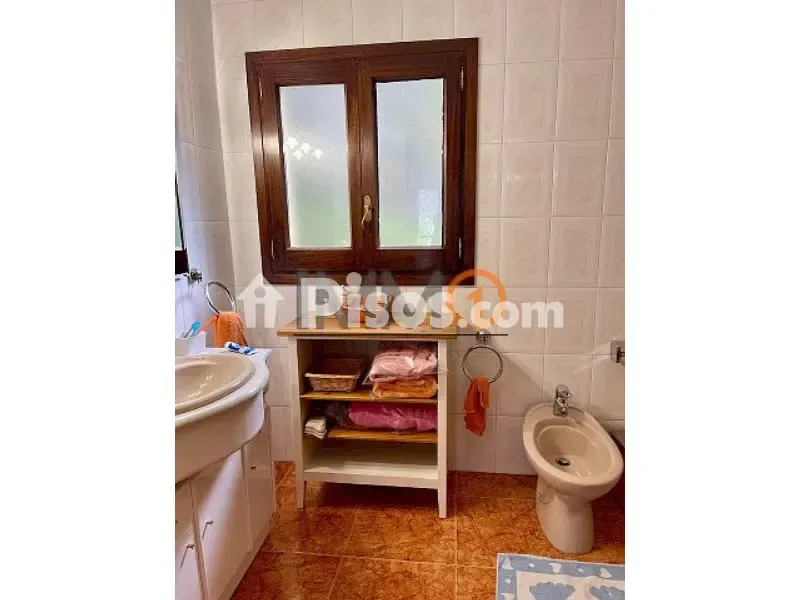 Salles de bain - Spacious Adjoined House in Aixirivall