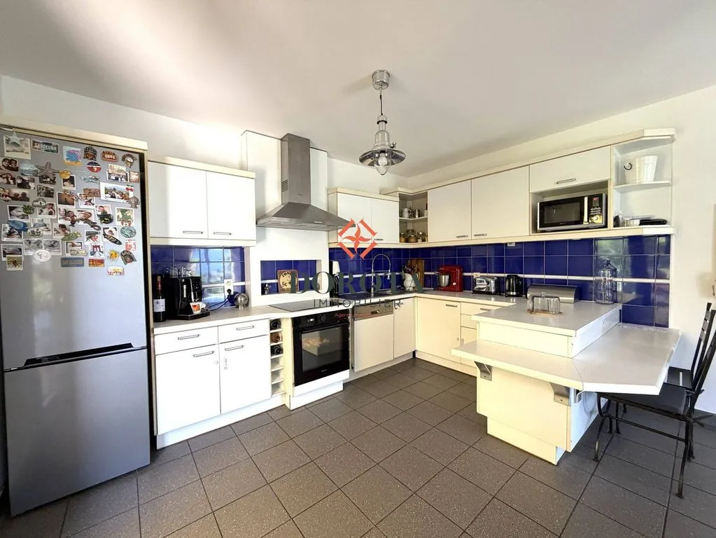 Cuisine - Maison de Luxe avec Vue Panoramique à Lumbin
