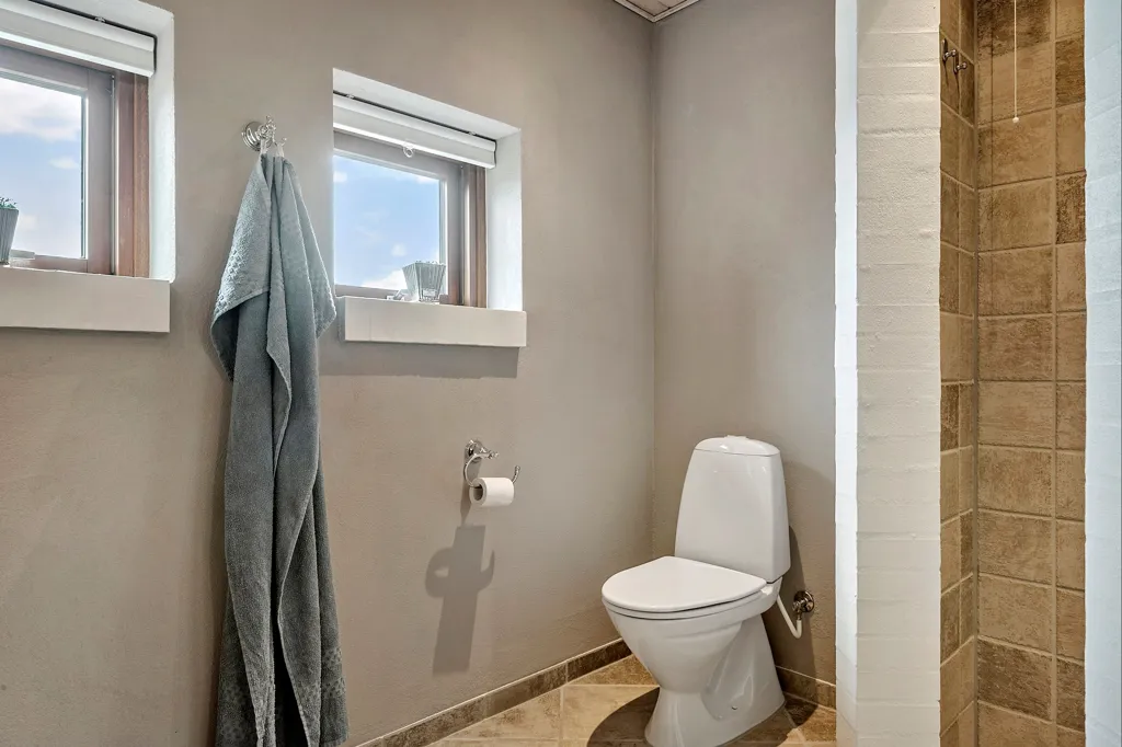 Salles de bain - Maison 6 pièces à Sorring