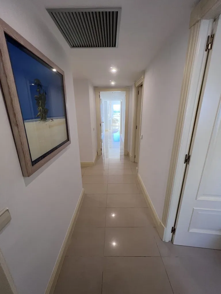 Entrée - Penthouse with Private Solarium on Seafront Promenade