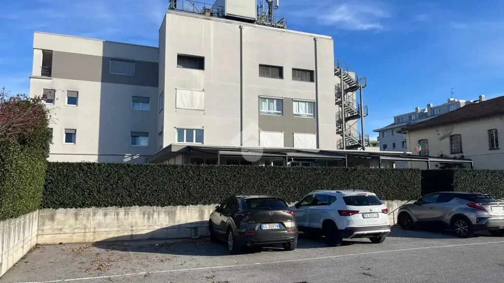 Välivaade - Modern Studio with Balcony in Cantù