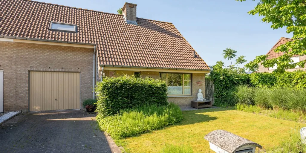 Extérieur - Maison Familiale avec Garage et Jardin à Kalmthout
