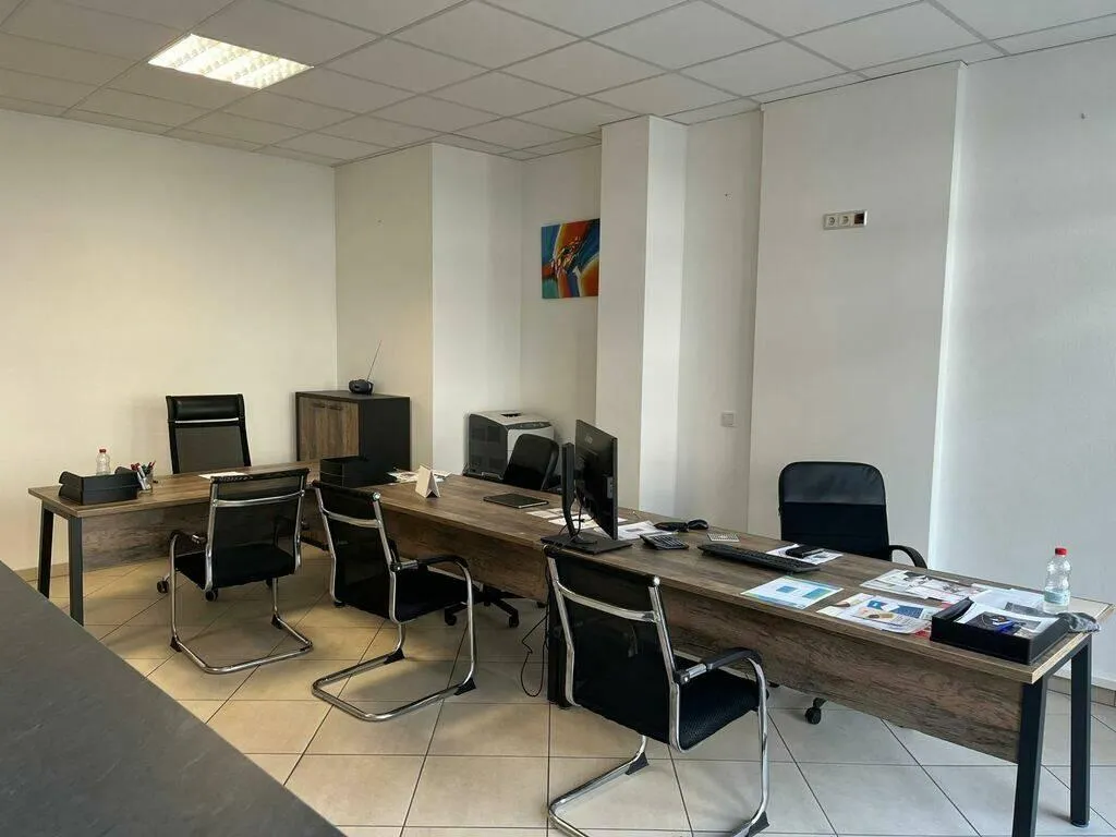 Kabinet - Commercial Space with High Visibility in Dommeldange