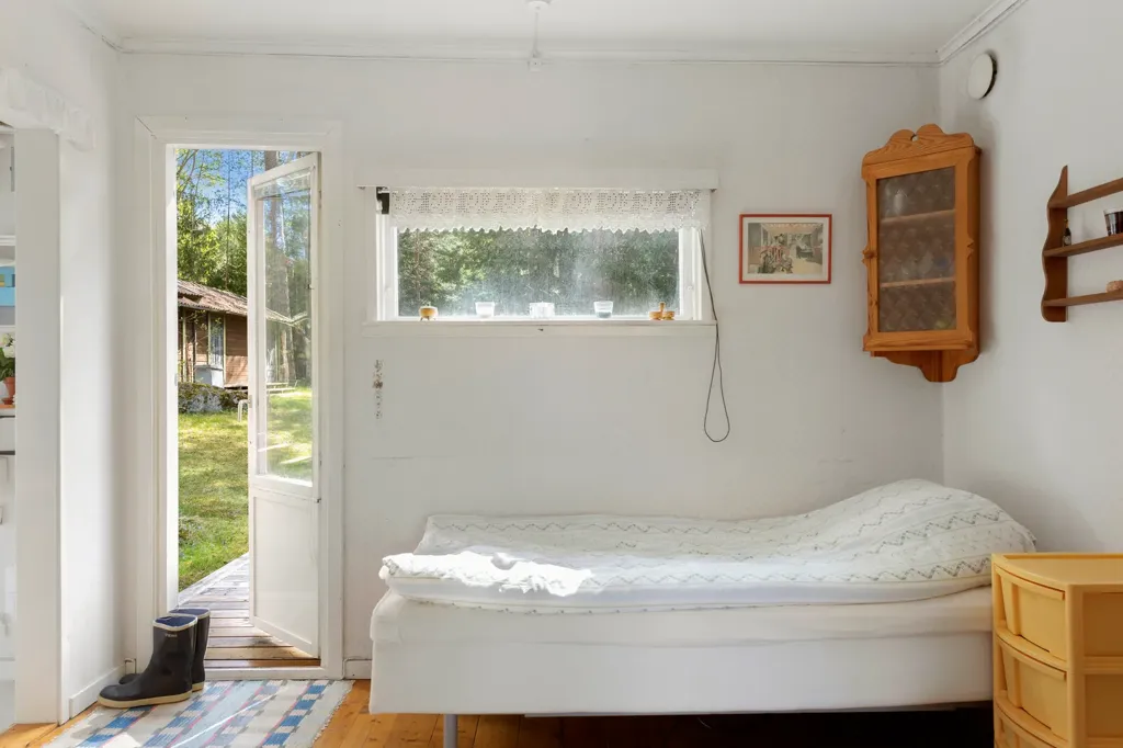 Magamistoad - Classic Summer House with Terraces in Kolarvik