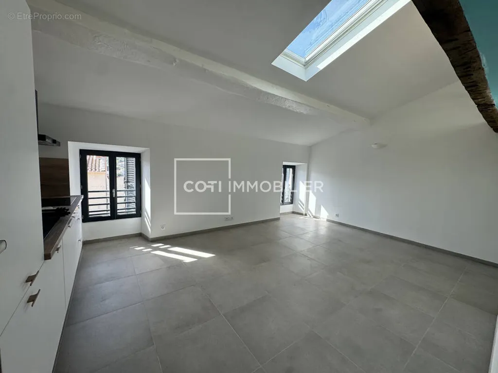 Stanze - Modernised 2-Bed Apartment in Propriano Centre