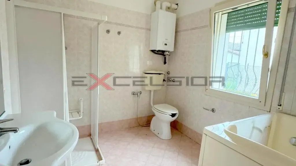 Salles de bain - Ground Floor Trilocale with Garden in Papozze