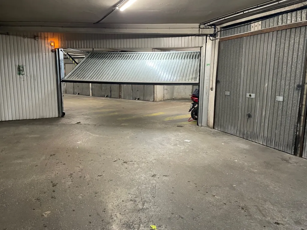 Garage - Parking Spaces in Paris 18th Arrondissement