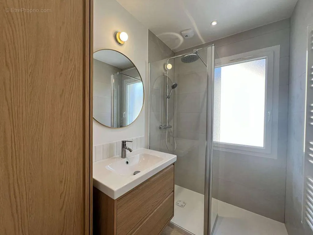 Salles de bain - Appartement T3 Rénové au Centre Historique d'Auray