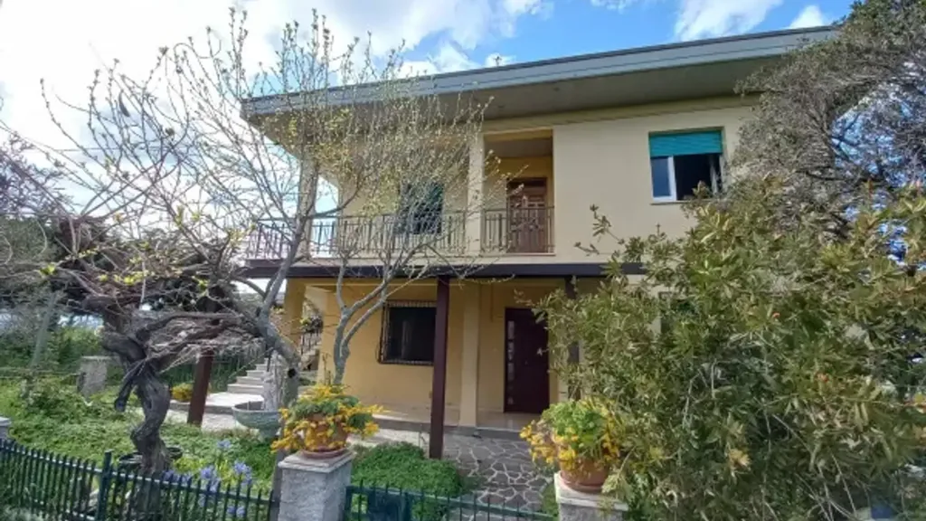Välivaade - Detached House with Private Garden in Atessa