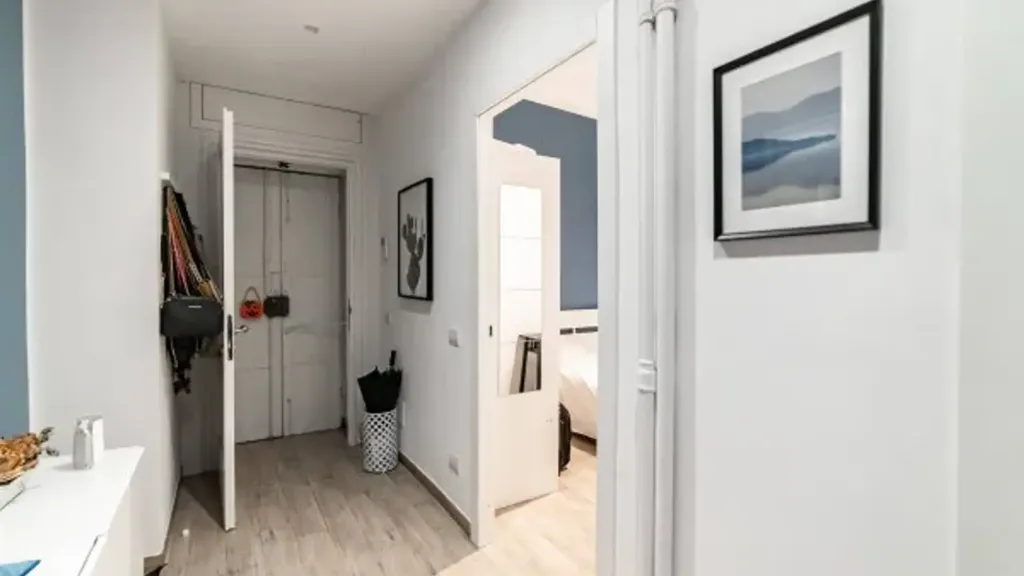 Entrée - Modernised Flat with Balcony in Milan