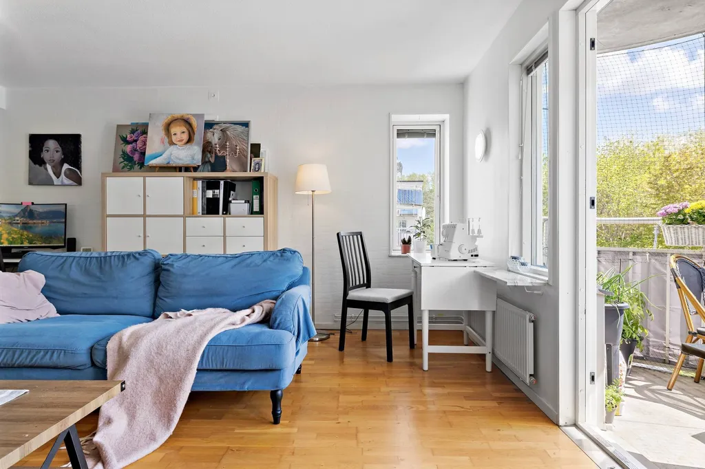 Elutuba - Four-Room Apartment with Balcony in Märsta Centre