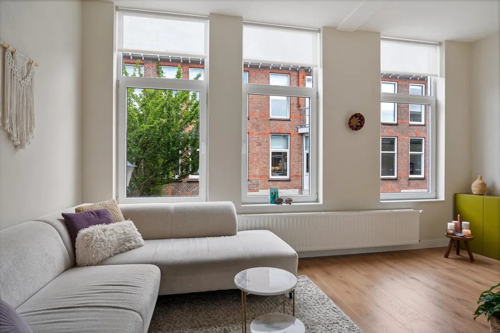 Living Room - 4-room apartment in 's-gravenhage