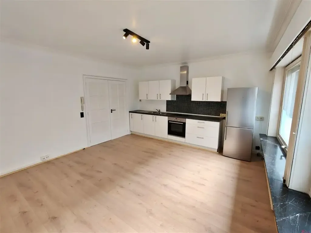 Cucina - Ready-to-Move Ground Floor Apartment in Kortrijk Centre
