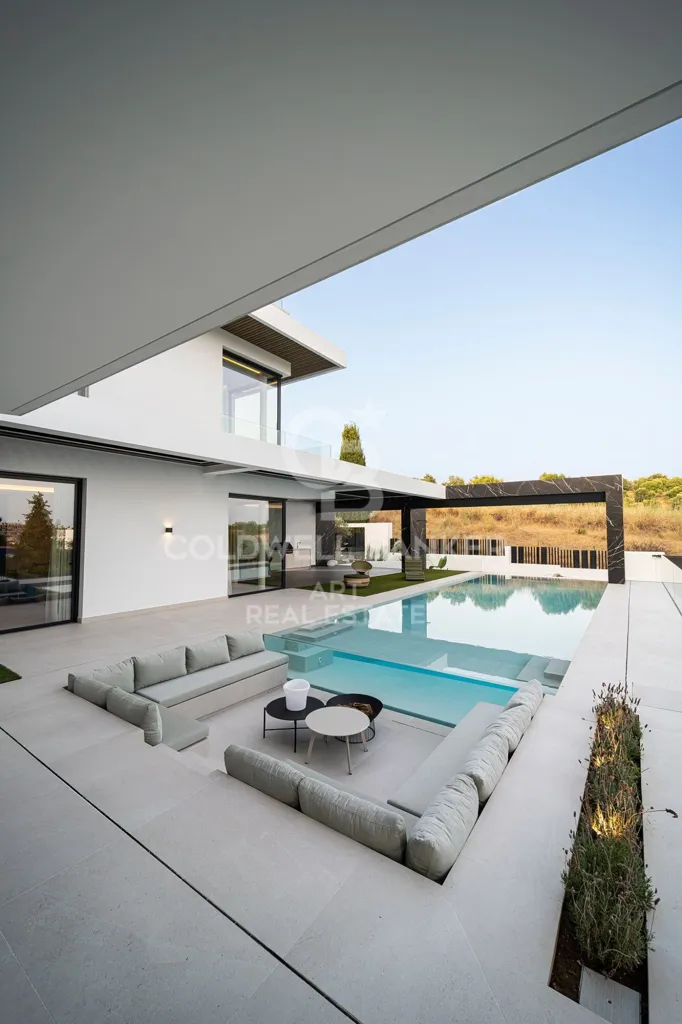 Bassein - Luxury Villa with Pool in Estepona