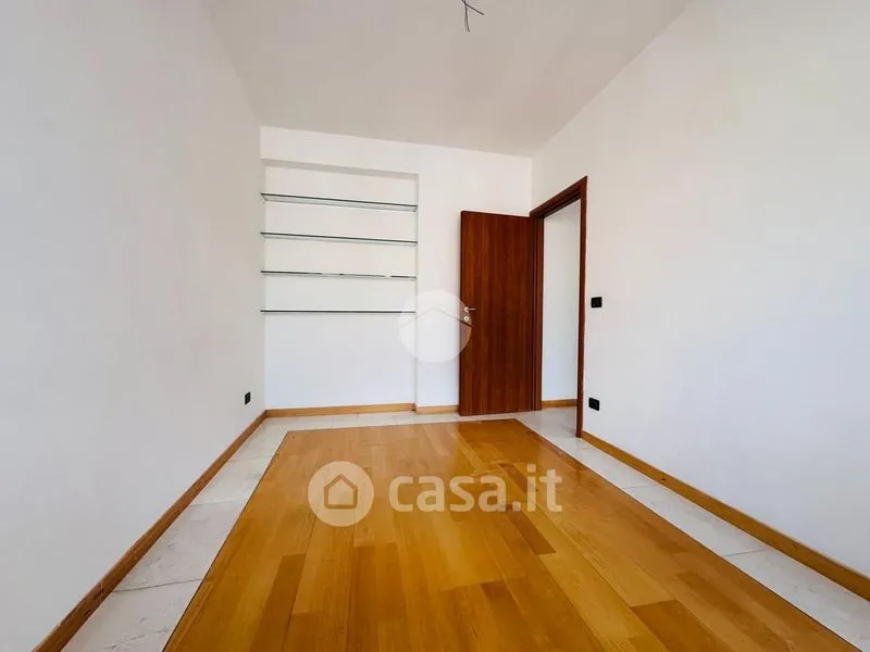 Entrée - Functional Office Space with Lift in L'Aquila