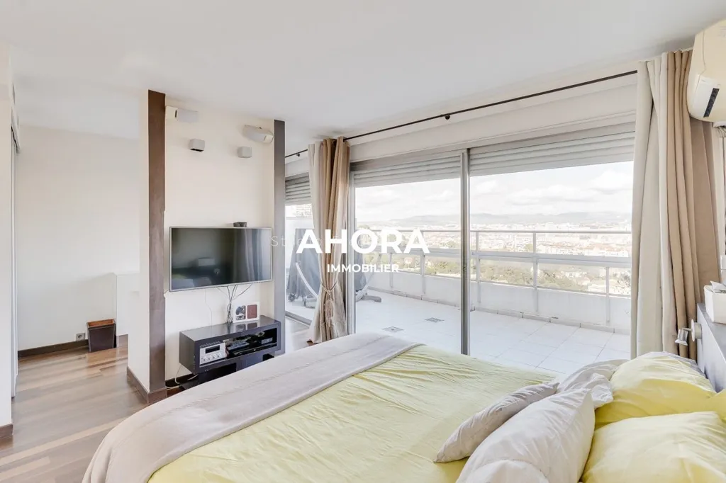 Bedrooms - Luxury Apartment with Sea View in Marseille