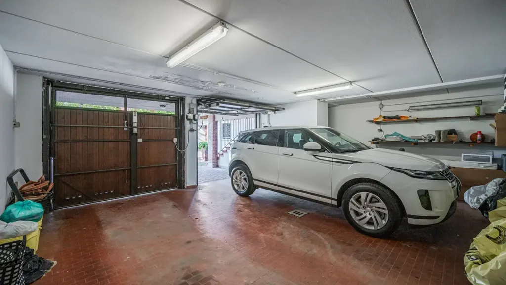 Garage - Luxury Villa with Pool in Pianoro, Emilia-Romagna