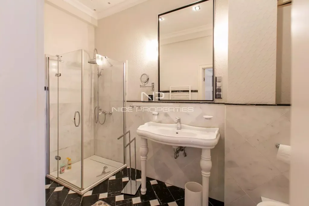 Vannitoad - Apartment with Sea View on Promenade des Anglais