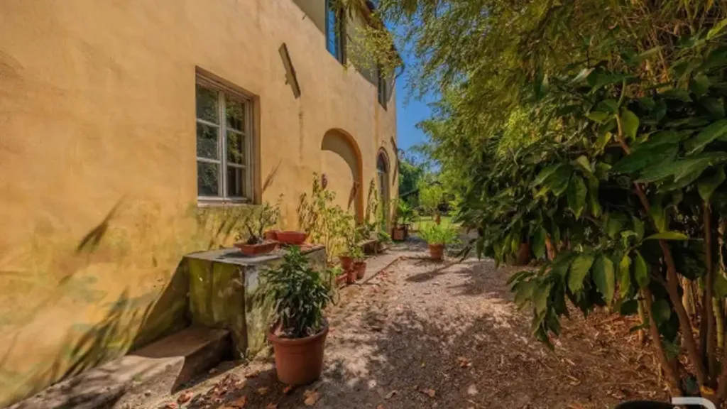 Aed - Historic Villa with Garden in Lucca
