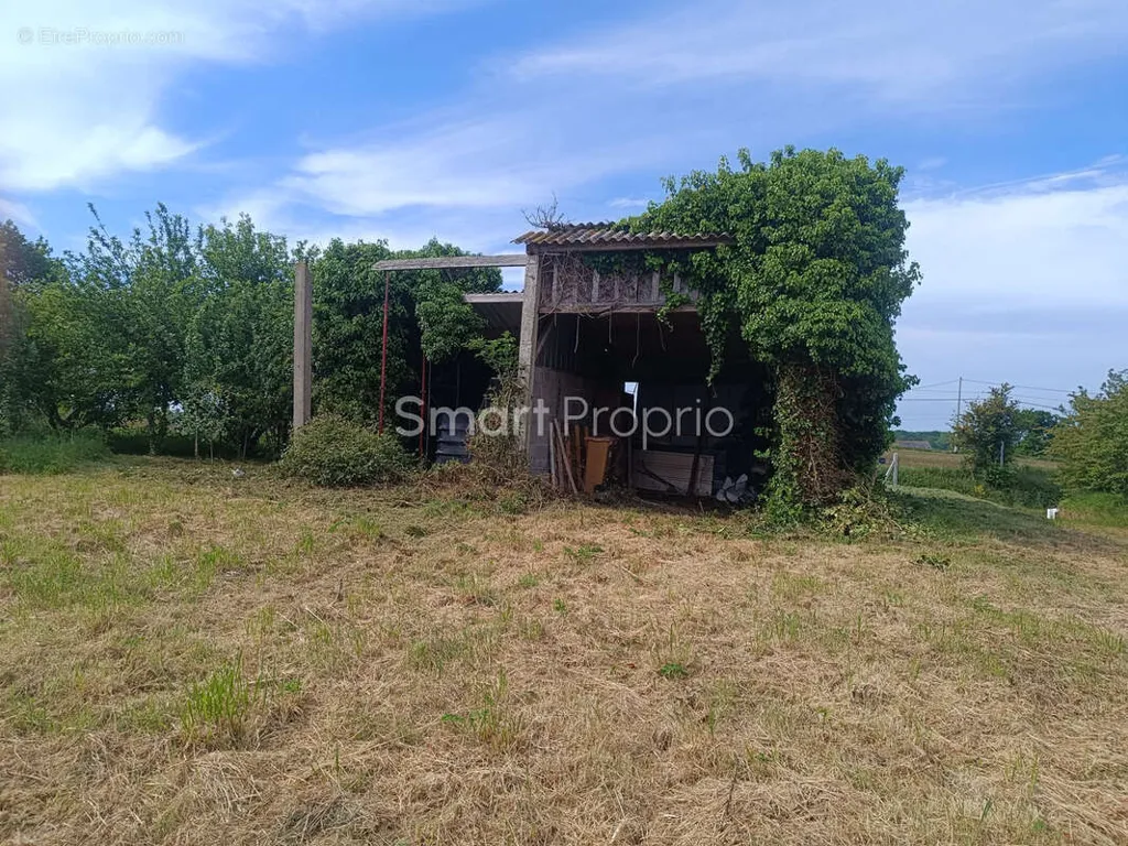 Giardino - Longère with Dependencies in Rural Setting