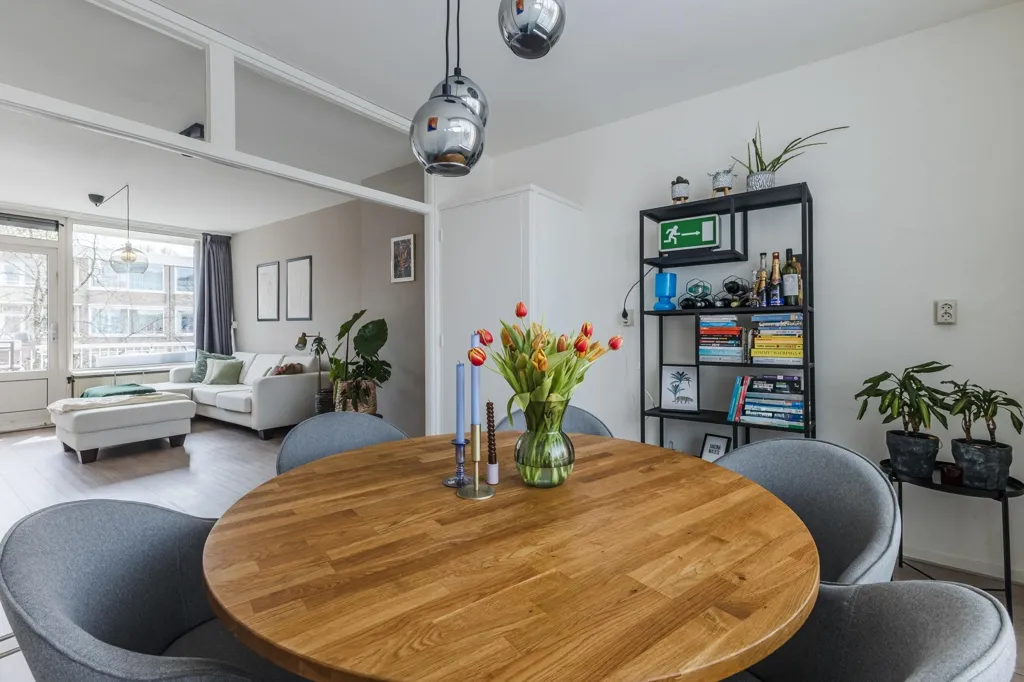 Söögituba - Portiekflat with Zuidas View in Amsterdam