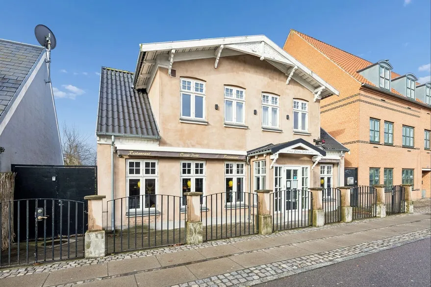 Exterior - Restaurant with Terrace in Roskilde