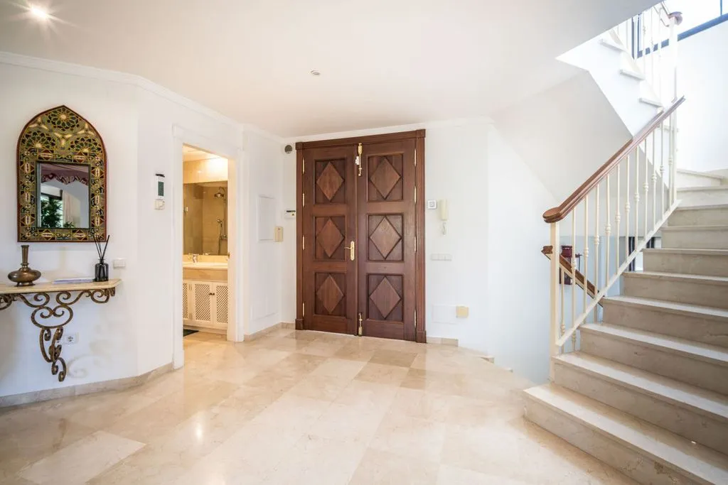 Esik - Luxury Detached House with Pool in La Quinta, Marbella
