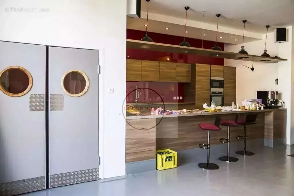 Cuisine - Commerce avec Atelier et Loft à Montreuil