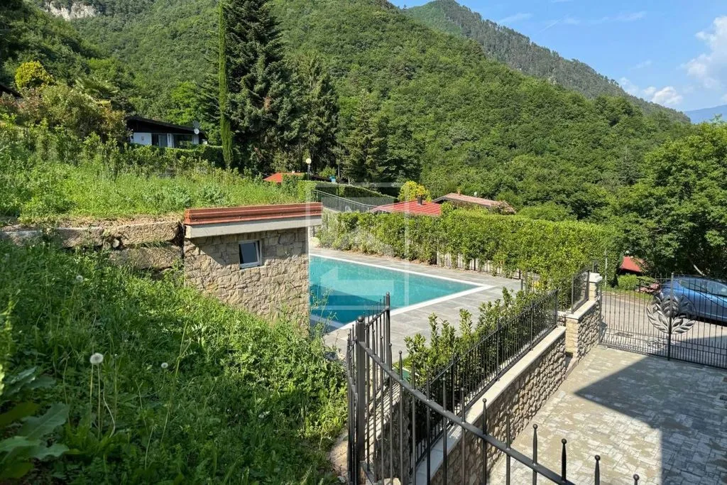 Bassein - Villa with Pool Under Construction in Tignale