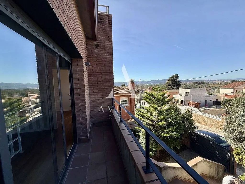 Balcon - Spacious House with Garden in Rubí