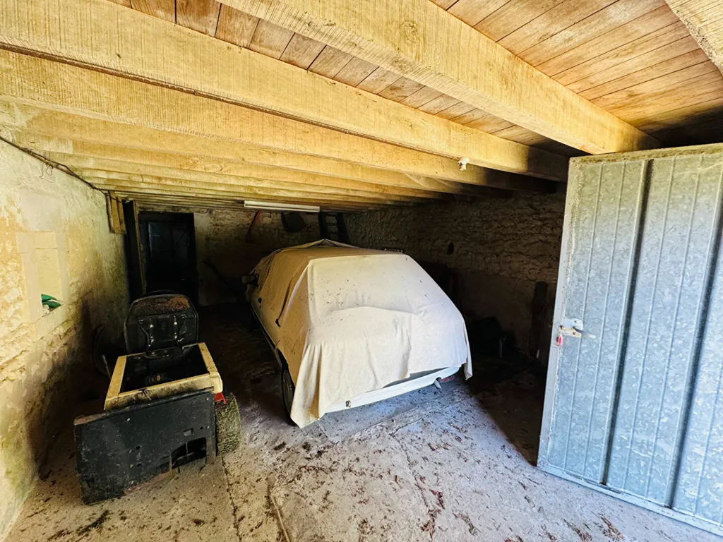 Garage - Maison de Caractère avec Dépendances à Saint-Romain-de-Benet