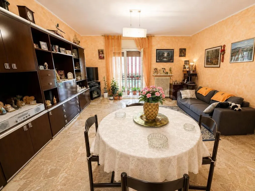 Salle à manger - Apartment with Balcony in Monte Marenzo