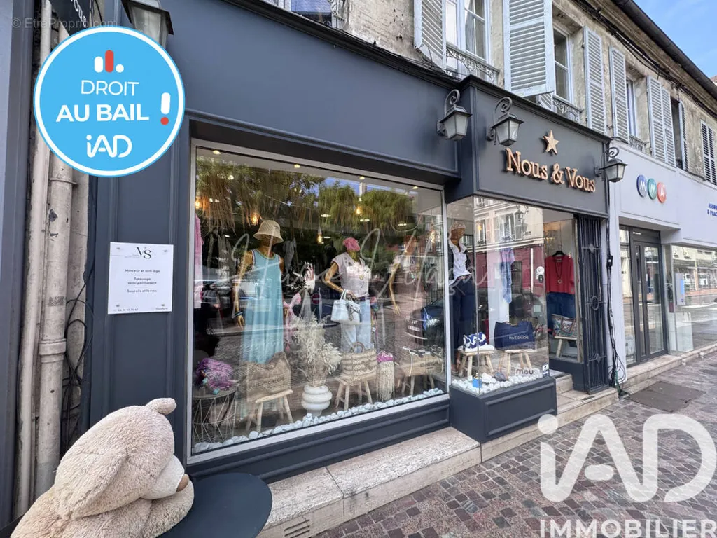 Extérieur - Local Commercial avec Emplacement Premium à Yerres