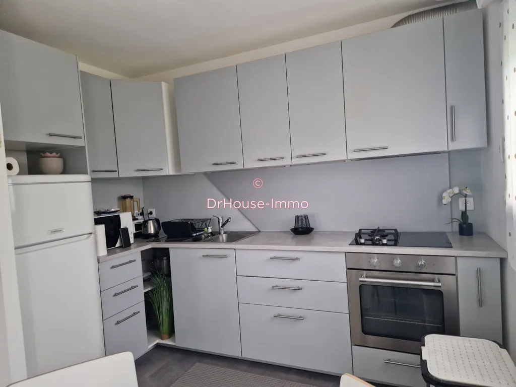 Cuisine - Maison avec Jardin Paysager à Chatte