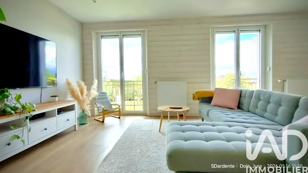 Séjour - Maison Traditionnelle Rénovée avec Balcon à Dole