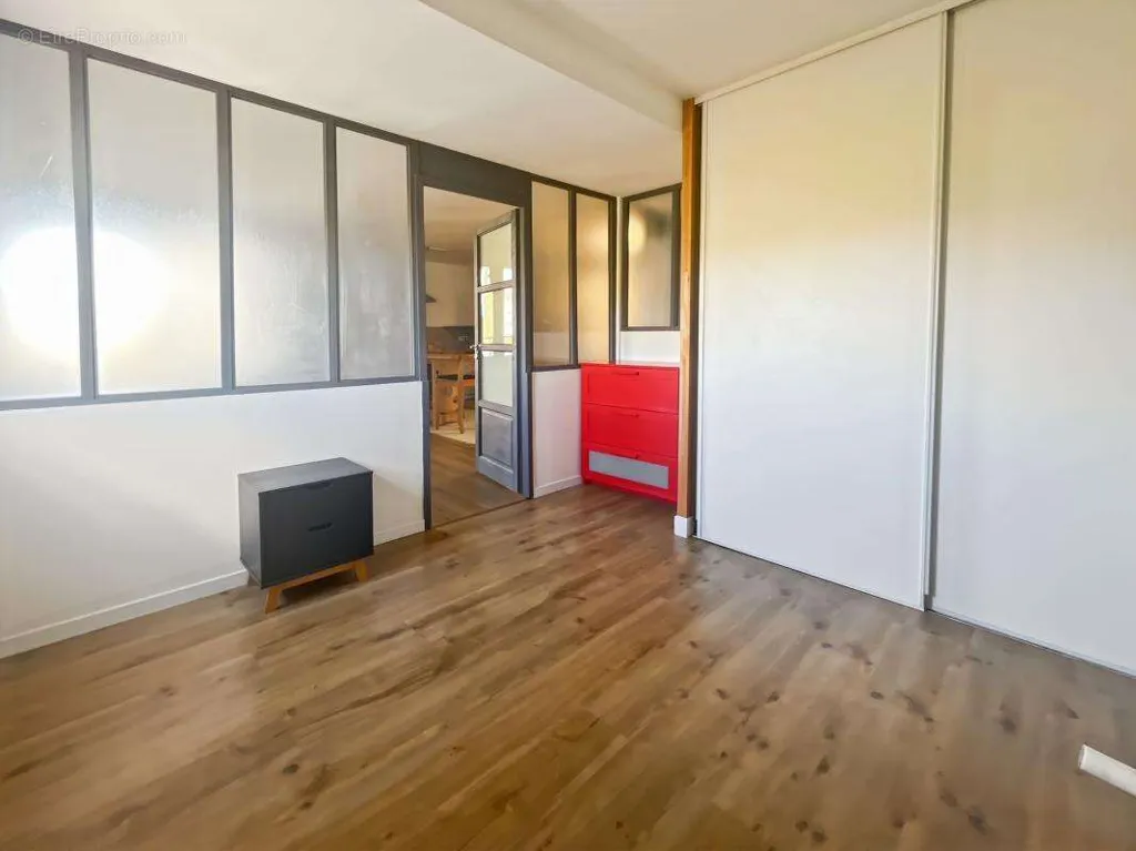 Toad - Secure 2-Bed Flat with Terrace in Residency