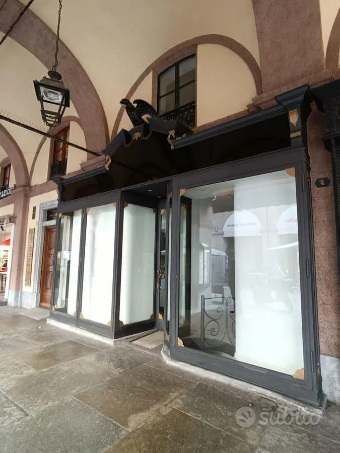 Välivaade - Commercial Space with Large Windows in Saluzzo