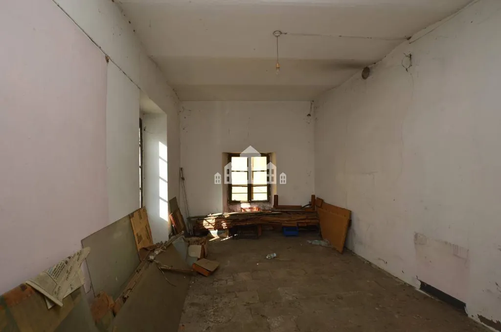 Pièces - Historic Building with Central Location in Rivara