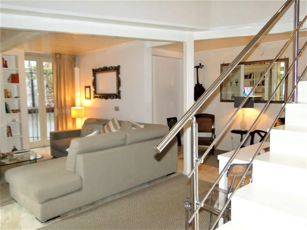Elutuba - Luxury Apartment with Balcony in Rome