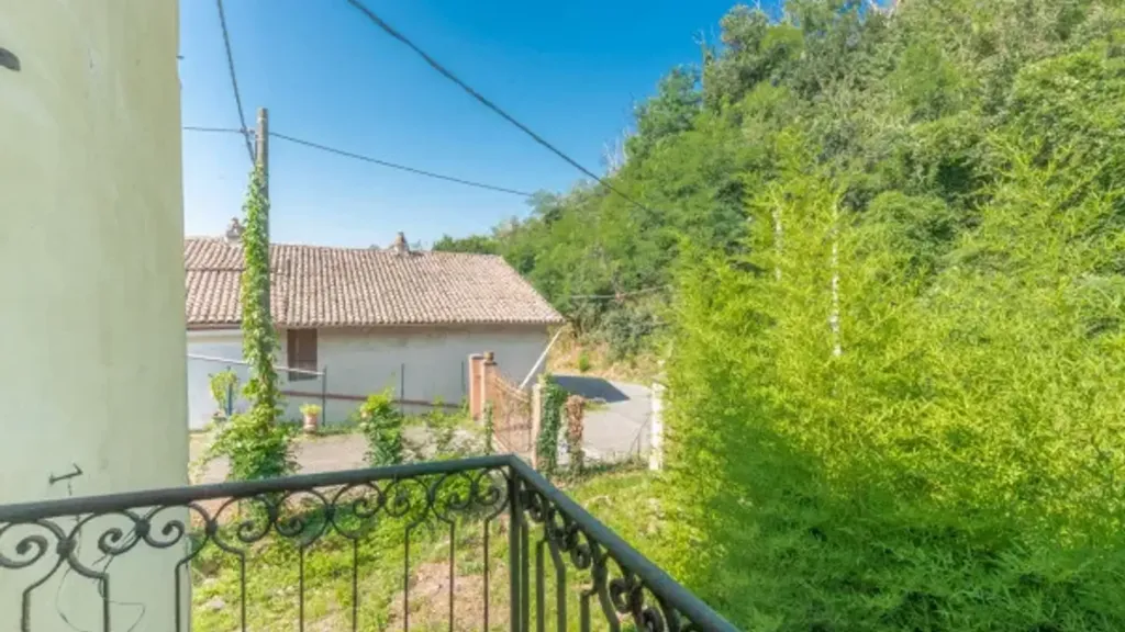 Balcon - Rustic Cottager with Wood-Burning Oven in Valle San Bartolomeo