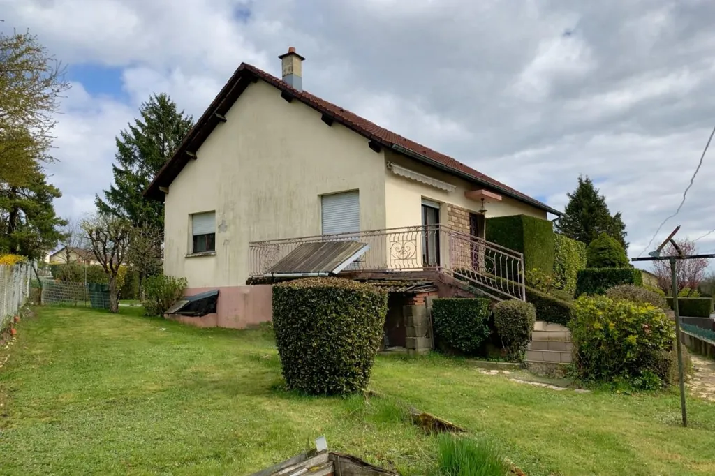 Extérieur - Maison au Calme avec Terrain Clos à Proximité des Commodités