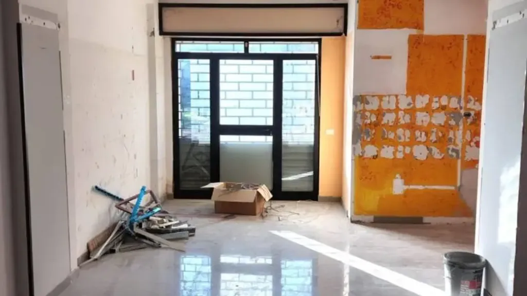 Esik - Two-Bedroom Apartment with Balcony in Avellino