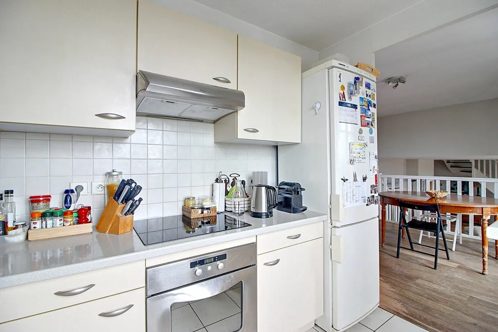 Cuisine - Duplex Lumineux avec Balcon à Chambourcy