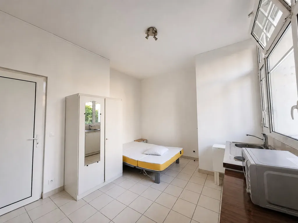 Bedrooms - Studio with Veranda in Gif-sur-Yvette