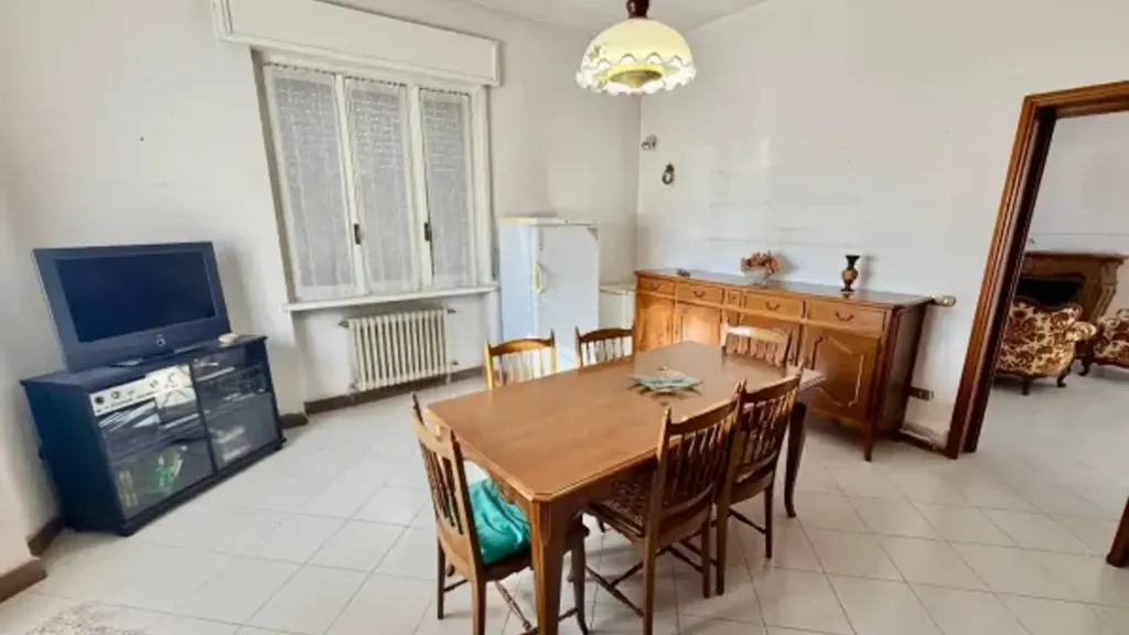 Söögituba - Bifamiliar Villa with Garden in Caorso