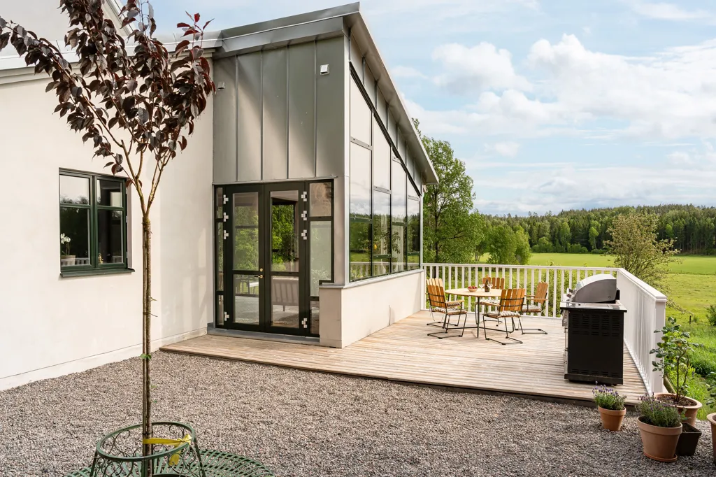Terrass - Modern Farmhouse with Pool near Norrköping