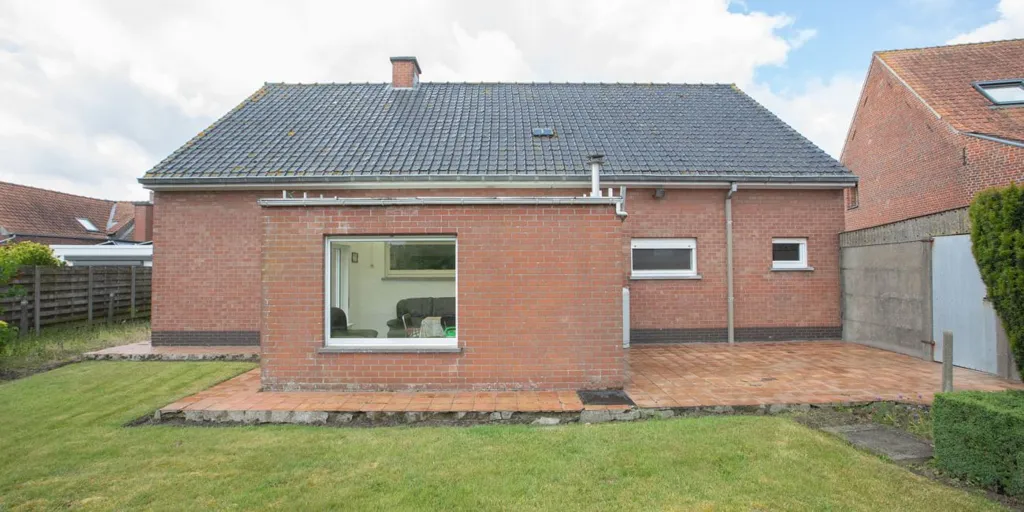 Välivaade - Renovatable House with Garden in Kortemark