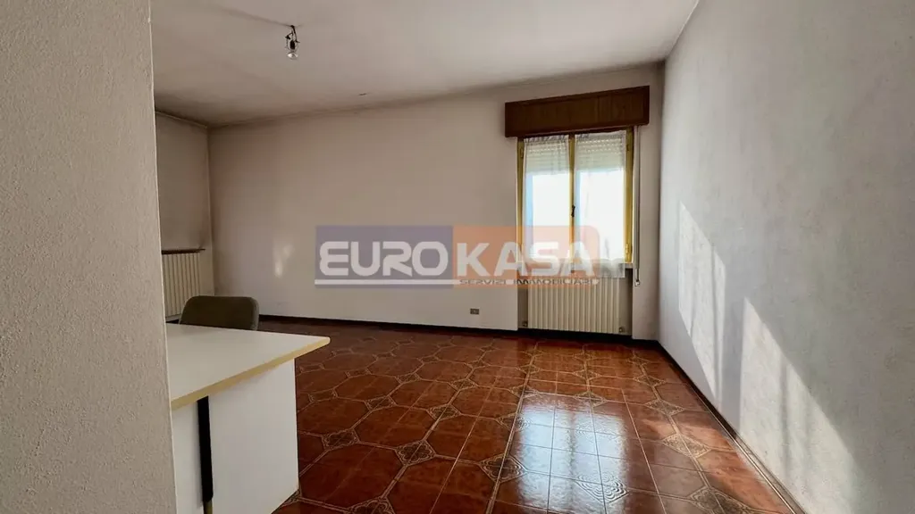 Bureau - Villa with Garden in Osio Sopra