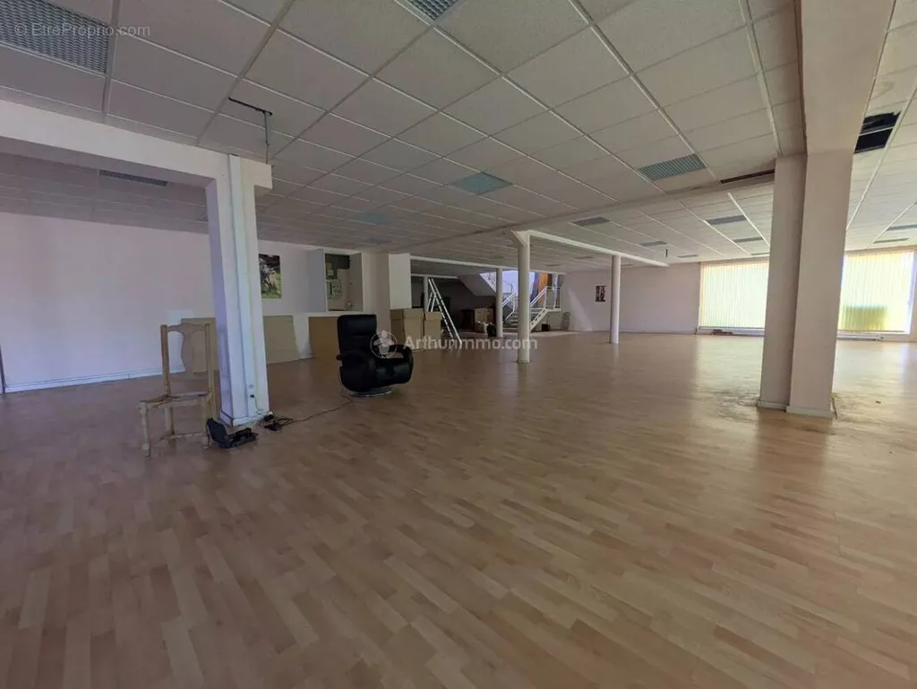 Ärihoone asukohas Liffol-Le-Grand
